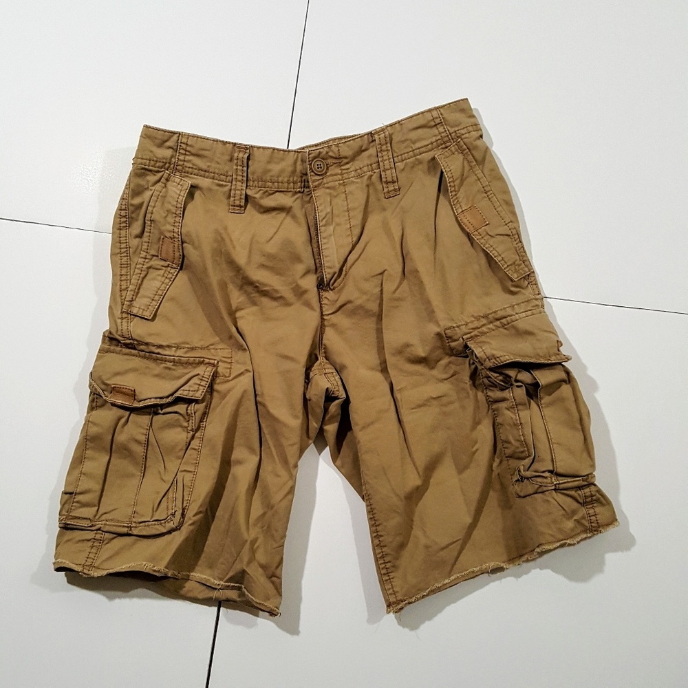 Old Navy Tan Loose Cargo Shorts size 29
